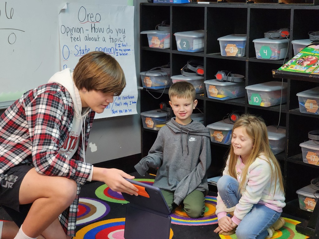 Spanish I students share their digital storybooks.