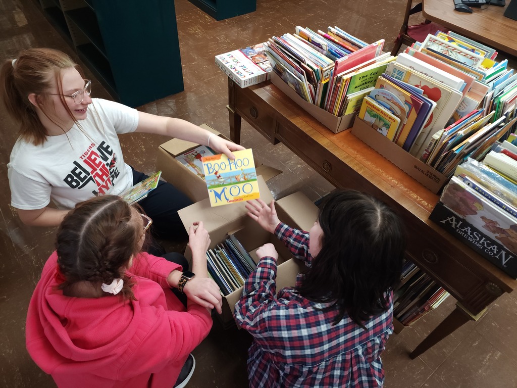 Senior Beta students volunteer at the local library. 