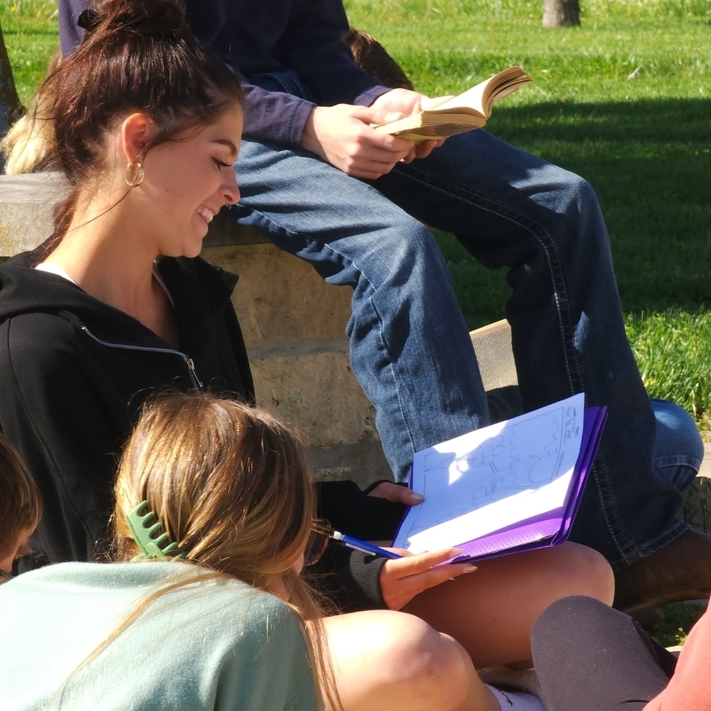 Students head outside to read! 