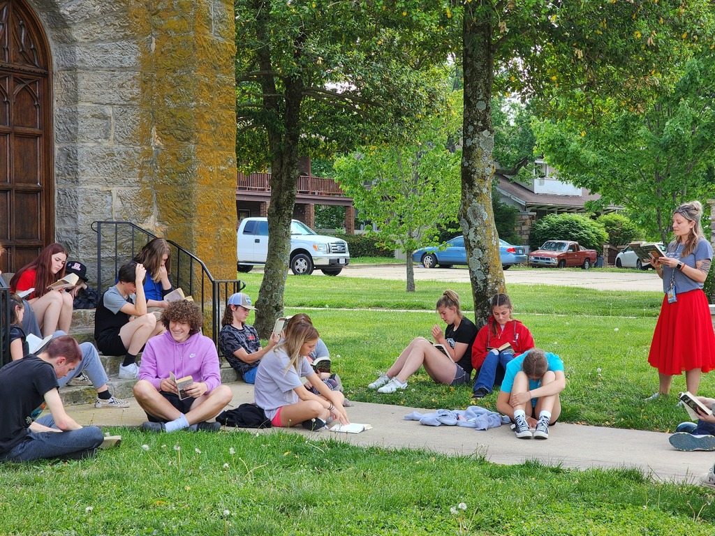 Students enjoy the sunshine!