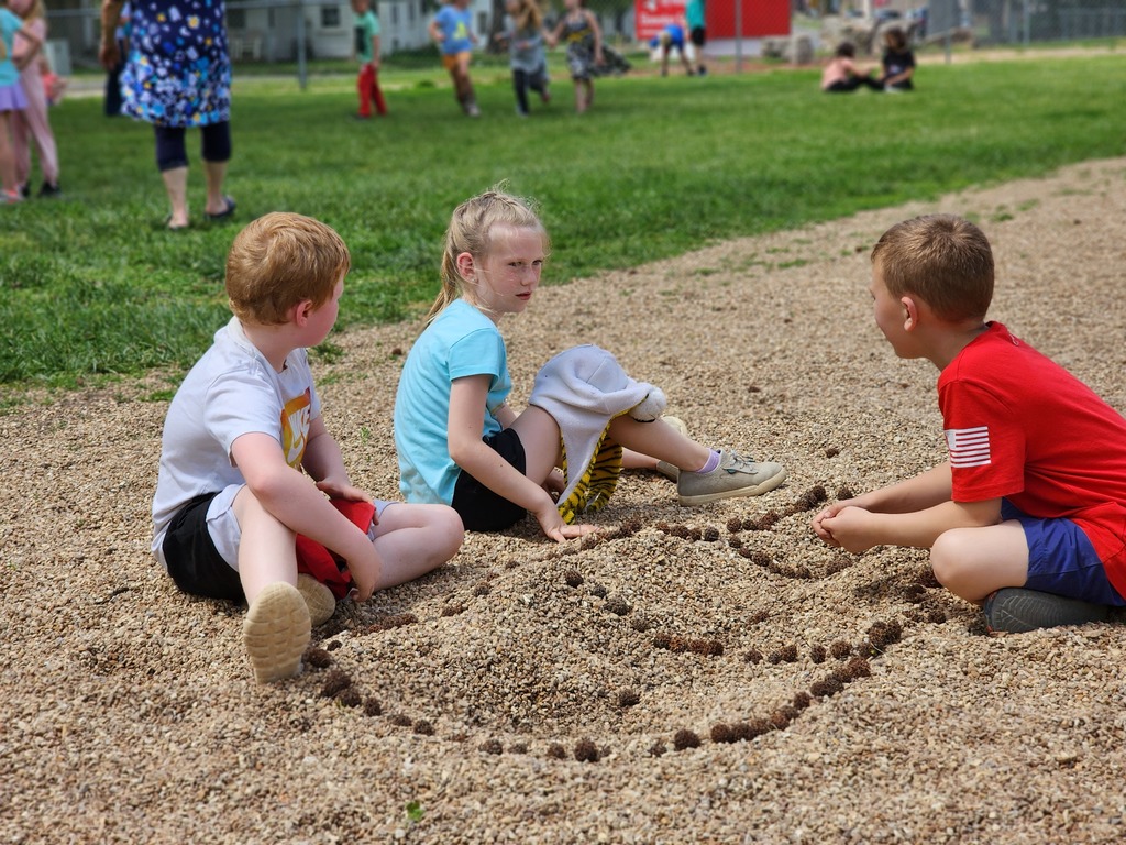 Students enjoy the sunshine!