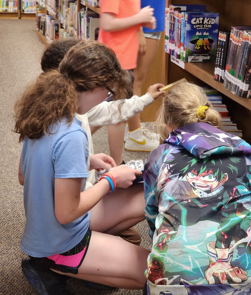 5th Grade visits library! 