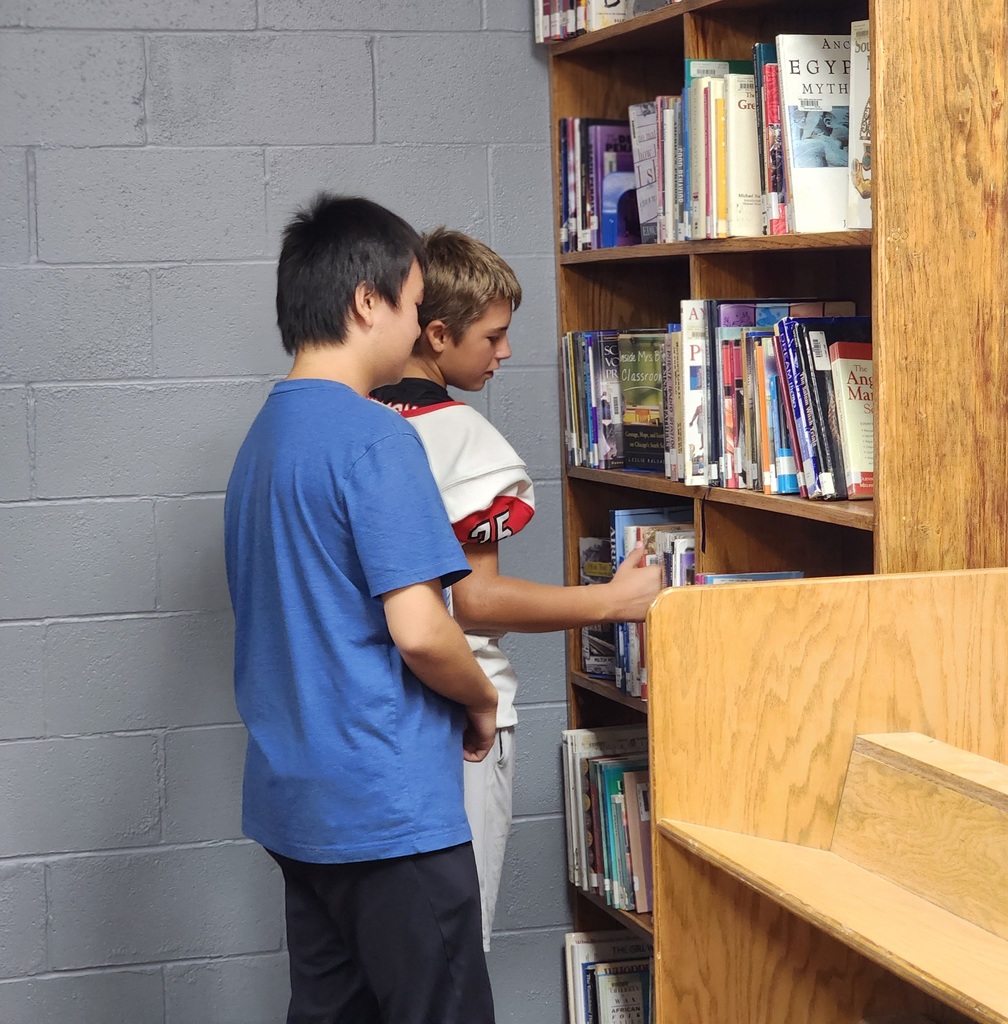 Freshman get acquainted with the high school library. 